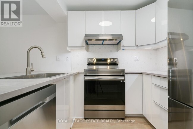 Building Photo - 155 Langley Ave