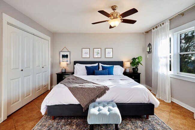 Foto del edificio - 4350 Summit Dr