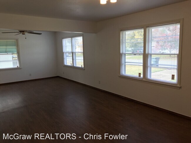 Building Photo - 2 br, 1 bath House - 303 E. 12th Place