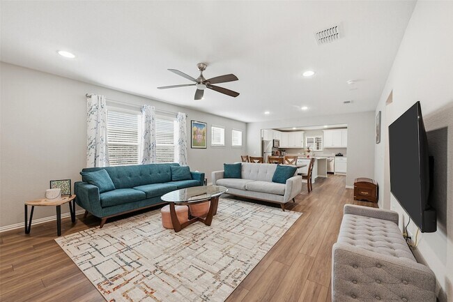Foto del edificio - 200 Sleepy Willow Ln