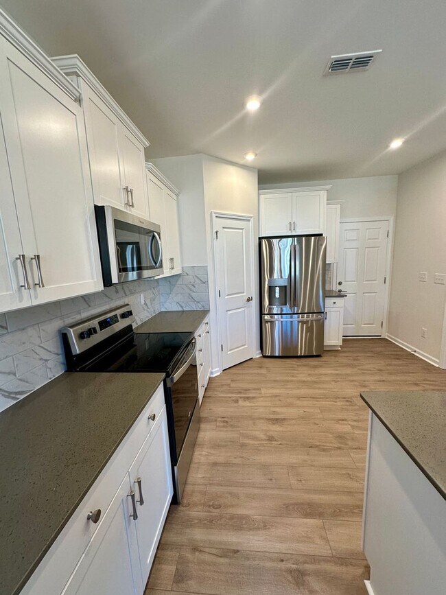 Foto del edificio - Beautiful 3BR/2.5BA Townhouse in Odell Corners
