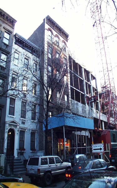 Building Photo - 304 E 77th St