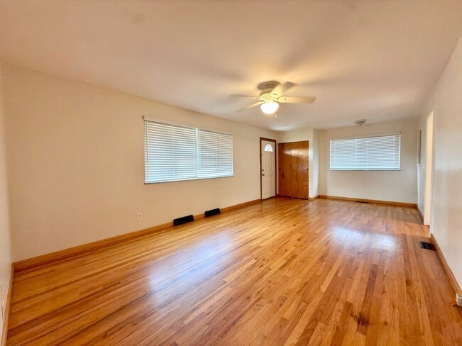 Building Photo - 7860 Sequoia Ct