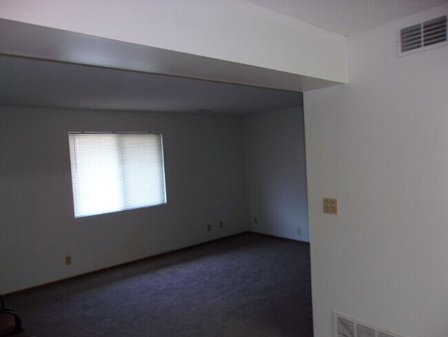 Building Photo - 2433 D St