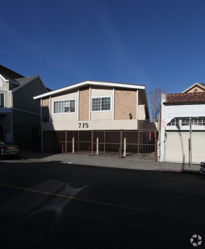 Building Photo - 715 Bonnie Brae St