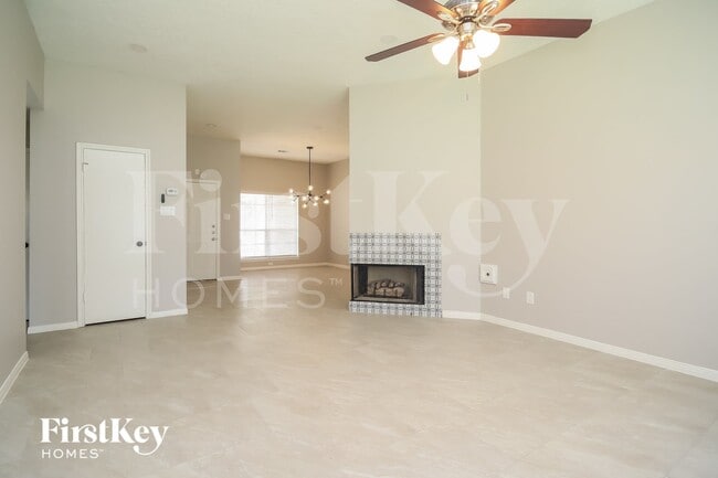 Building Photo - 10846 E Linwood Dr