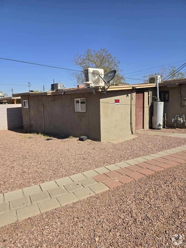 Building Photo - 713 W Pima St