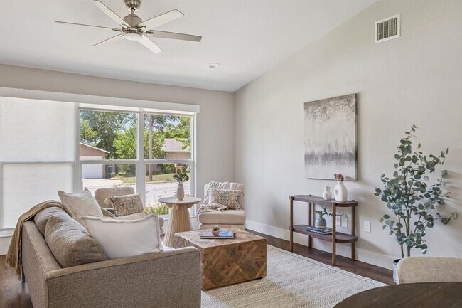 Foto del edificio - 3703 Tower View Ct