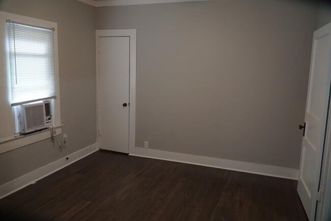 Building Photo - 411 W Taft St