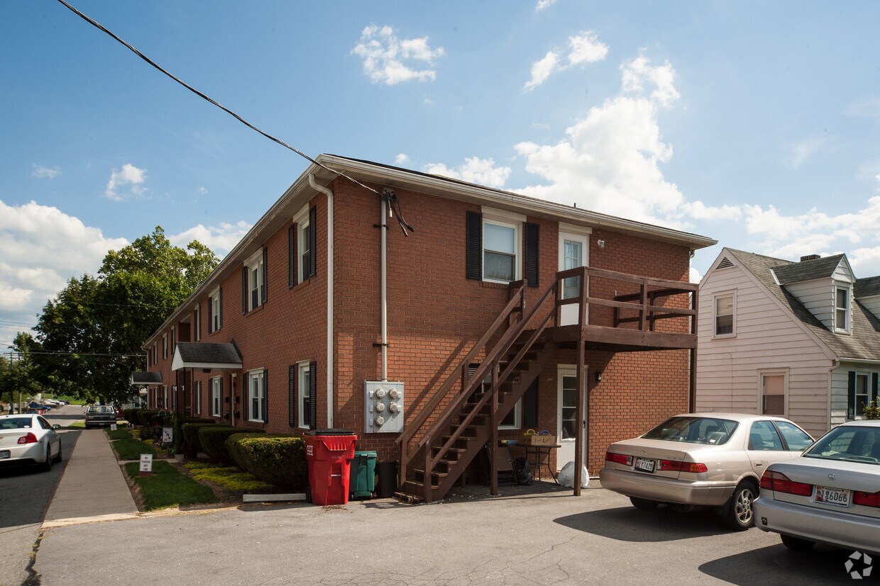 Foto del edificio - 17841 Sherman Ave