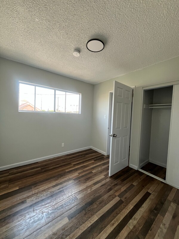 Foto del edificio - 7800 S Hoover St