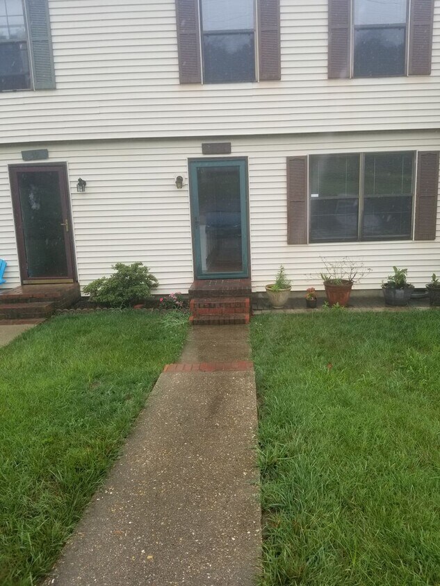 Primary Photo - 285 Merrimac Trail