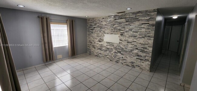 Foto del edificio - 321 Northwest Blvd