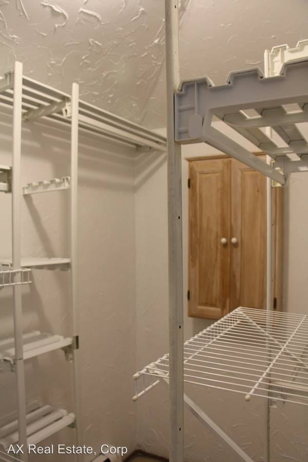 Building Photo - 123 Armonk Rd