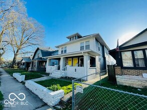 Building Photo - 417 N Gladstone Ave