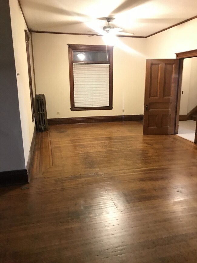 Foto del edificio - Beautiful 5 Bedroom 2 Bathroom Home in Sou...
