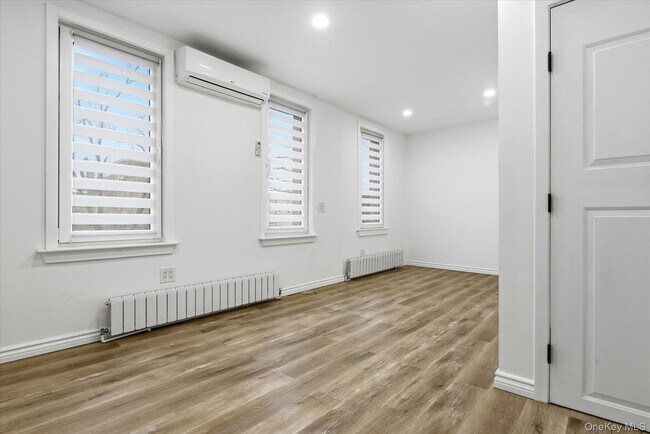 Foto del edificio - 73-22 67th Rd