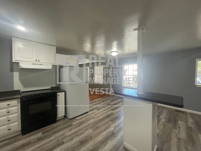 Building Photo - 2875 Barrett Ave