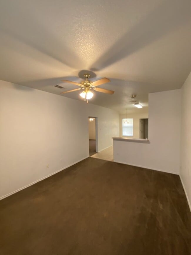 Building Photo - 315 Janelle Dr