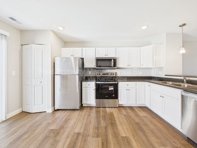 Foto del edificio - 1420 Circle Dr