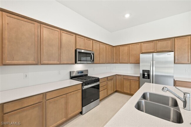 Building Photo - 25637 Shoreline Gaze Dr