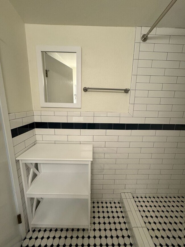Foto del edificio - Remodeled Studio Apartment near Downtown Bend!