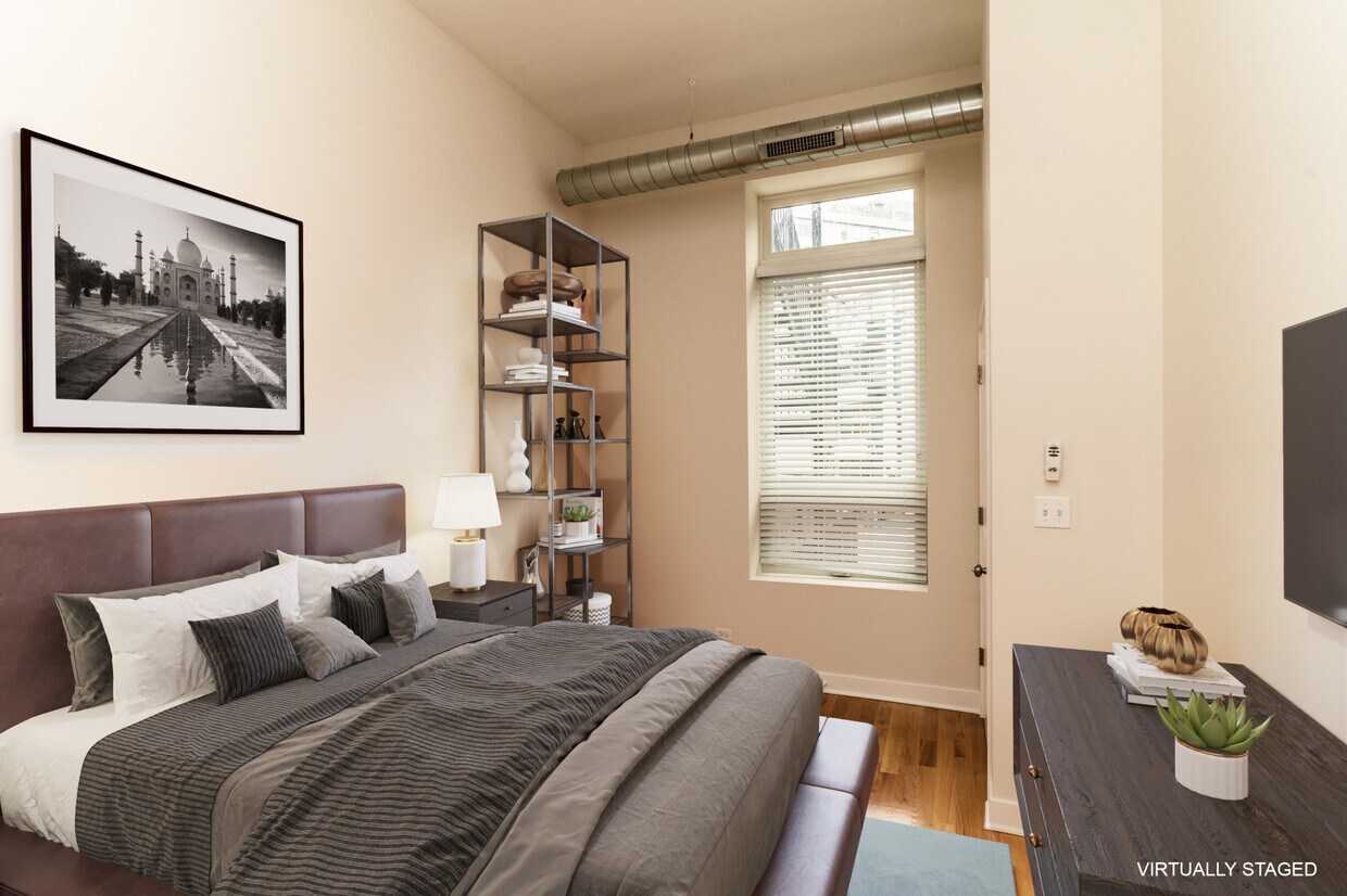 Foto principal - 683 N Milwaukee Ave