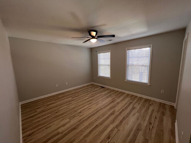 Foto del edificio - Pet Friendly Beautifully Updated 2BD/2.5BA Townhome