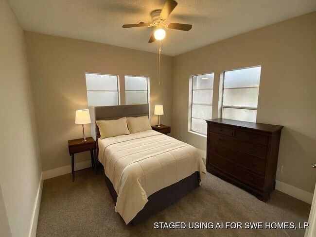 Foto del edificio - 8213 E Erath St