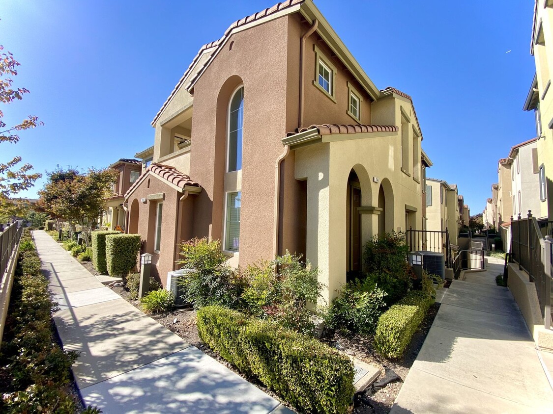 Primary Photo - Amazing Townhouse - Warm Springs Fremont!