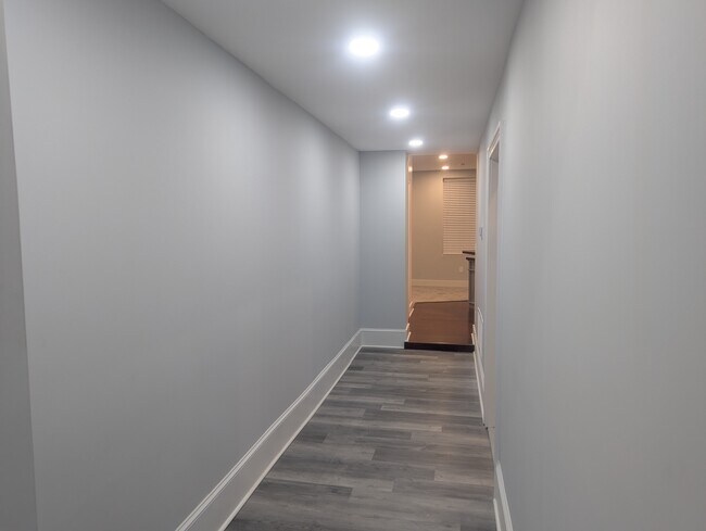 Gallery Hall (20 x 5.5) - 35 Clinton Ave