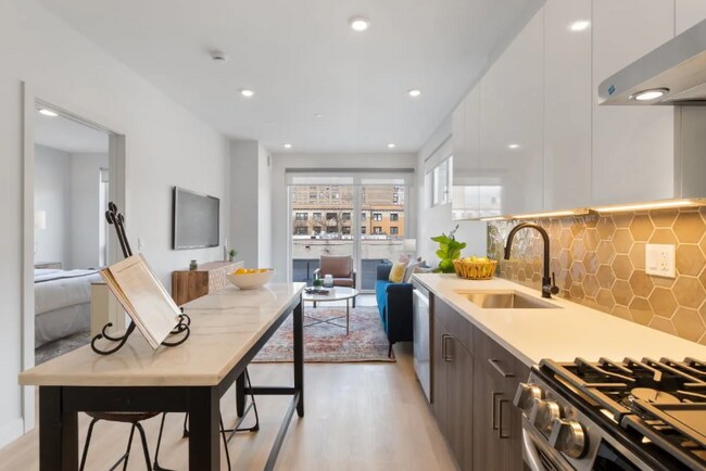 Foto del edificio - 948 W Sunnyside Ave