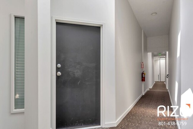 Building Photo - 337 Pierpont Ave