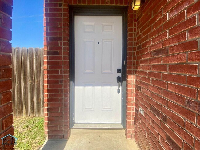 Building Photo - Fabulous Two Story! Conveniently located n...