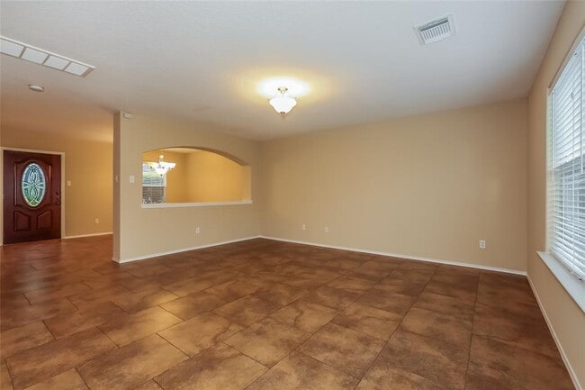 Building Photo - 2122 Pine Croft Dr