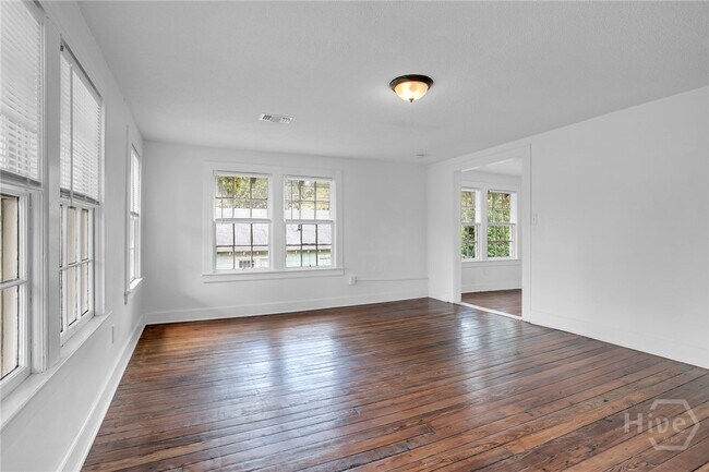 Foto del edificio - 906 E 39th St