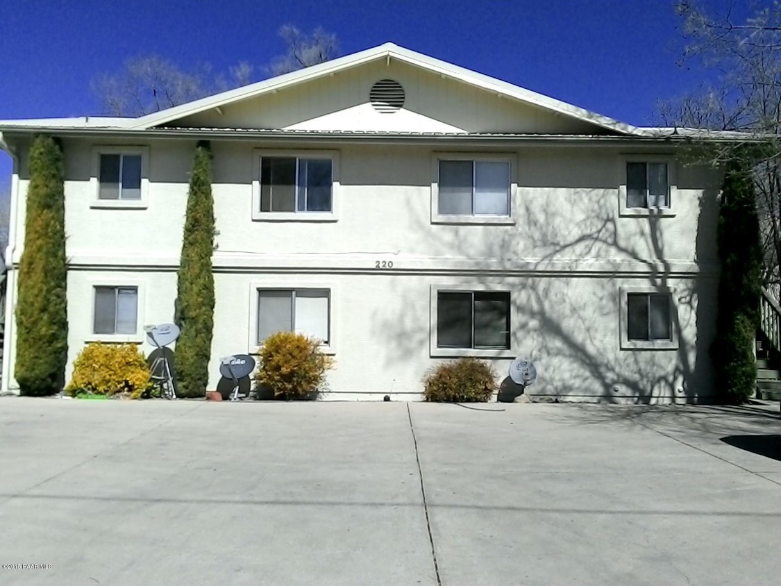 Foto principal - 220 W Merritt St