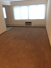 Building Photo - 556 Jenks Ave E