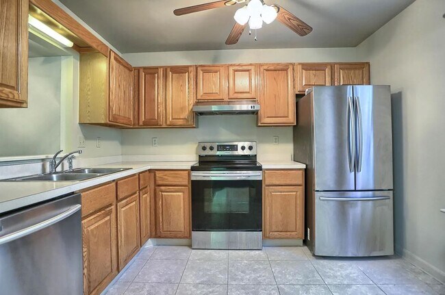 Building Photo - 5811 M Hidden Lake Drive