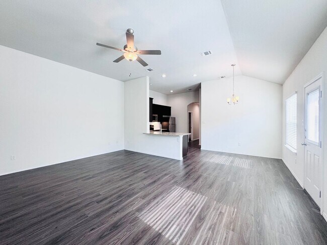 Building Photo - Luxury Duplex 3/2 in Seguin Navarro ISD
