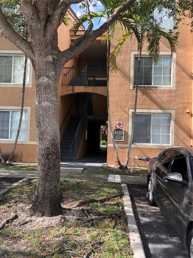 8040 N Nob Hill Rd Unit 104, Tamarac, FL 33321 Condo for Rent in