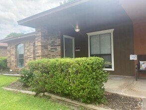 Building Photo - 118 E Amberway Ln