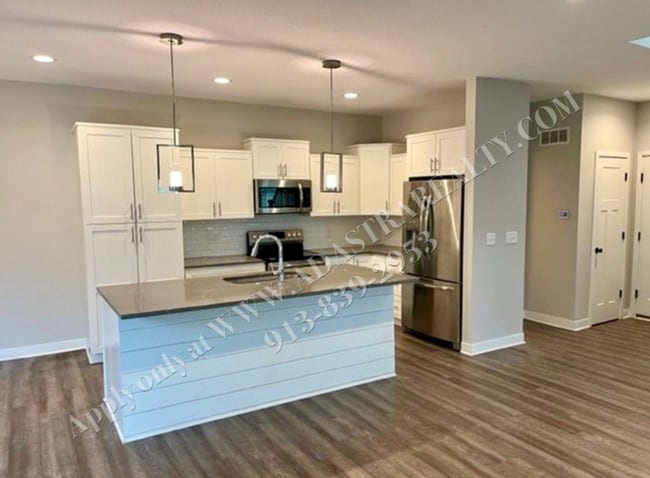 Building Photo - Spacious 4-Bedroom Townhome with Finished Basement in Blue Valley School District-Available NOW!!