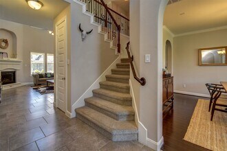 Building Photo - 25710 Oakwood Knoll Dr