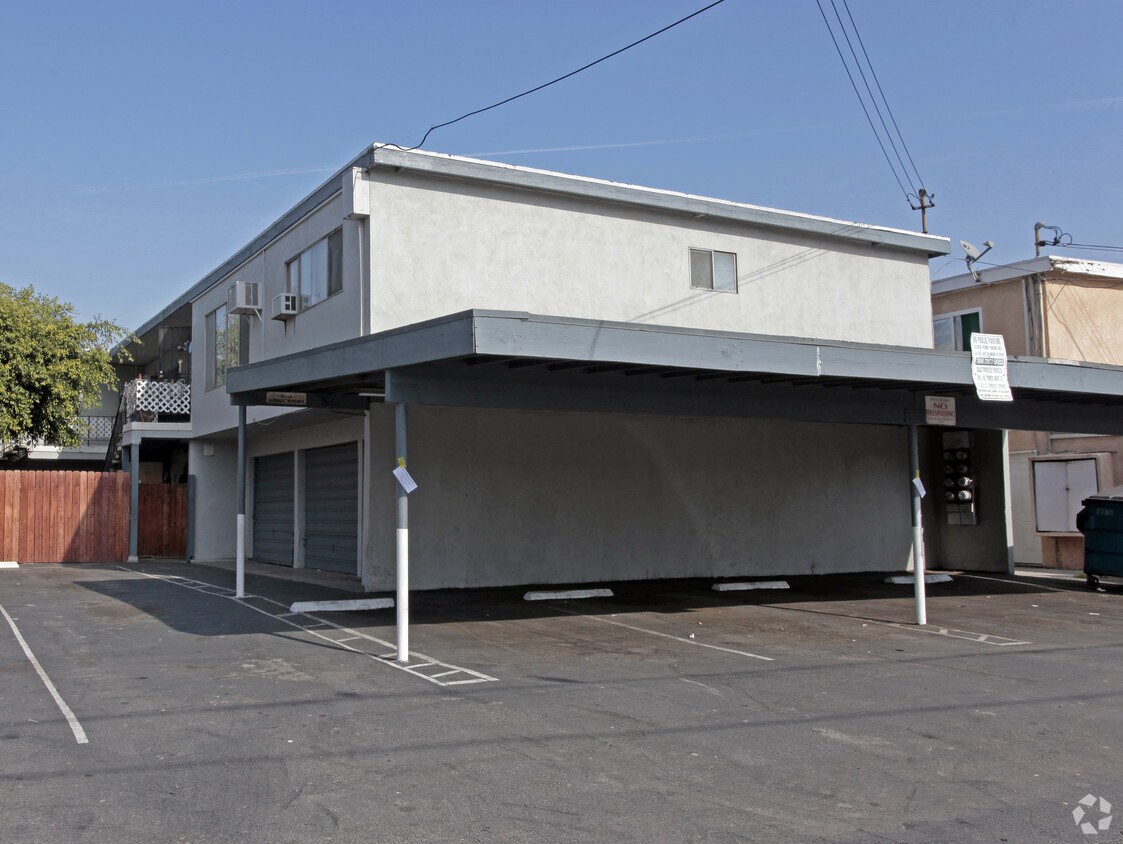 Primary Photo - 10412 Lampson Ave
