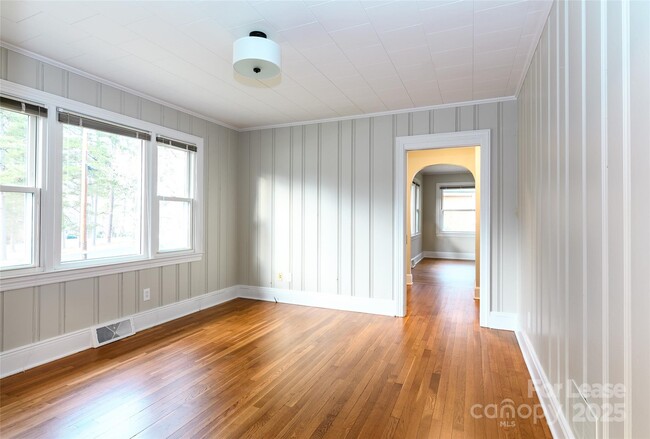 Foto del edificio - 34 Rollingwood Ln