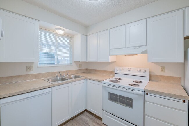 Foto del edificio - FREE RENT!! 2 Bedroom Townhome at Tamara Manor