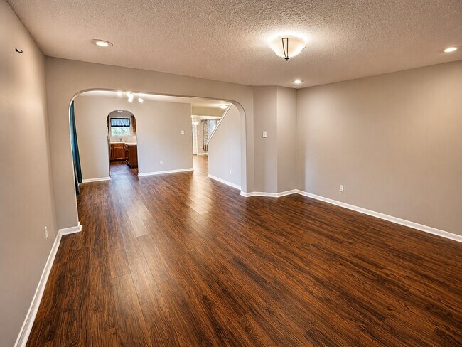 Building Photo - 9607 Memorial Crossing Ct