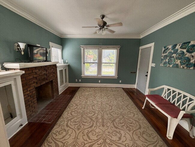Foto del edificio - Room in House on Avant Ave