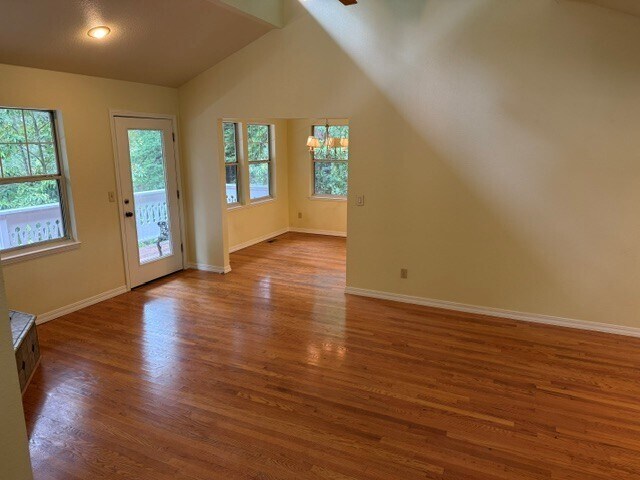 Foto del edificio - 14959 Drake Rd